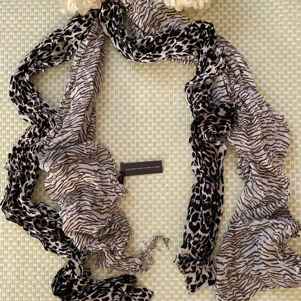 The Limited Women’s Scarves